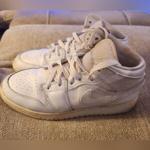 jordan 1 mid